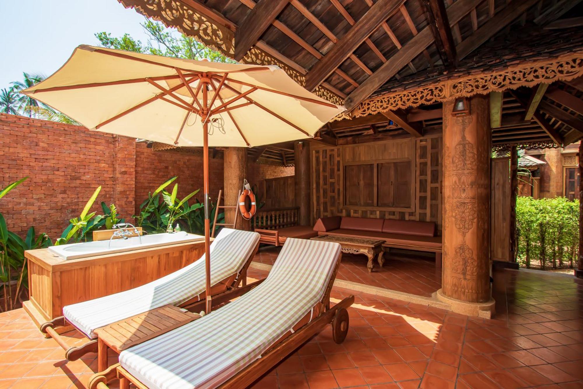 Santhiya Phuket Natai Resort & Spa Exterior foto