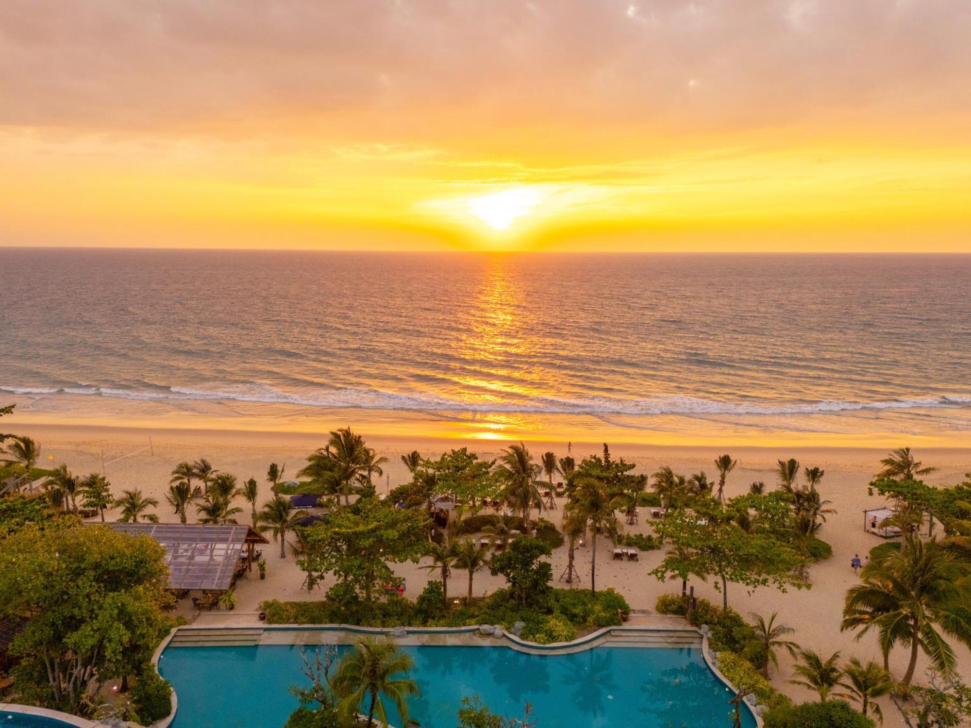 Santhiya Phuket Natai Resort & Spa Exterior foto